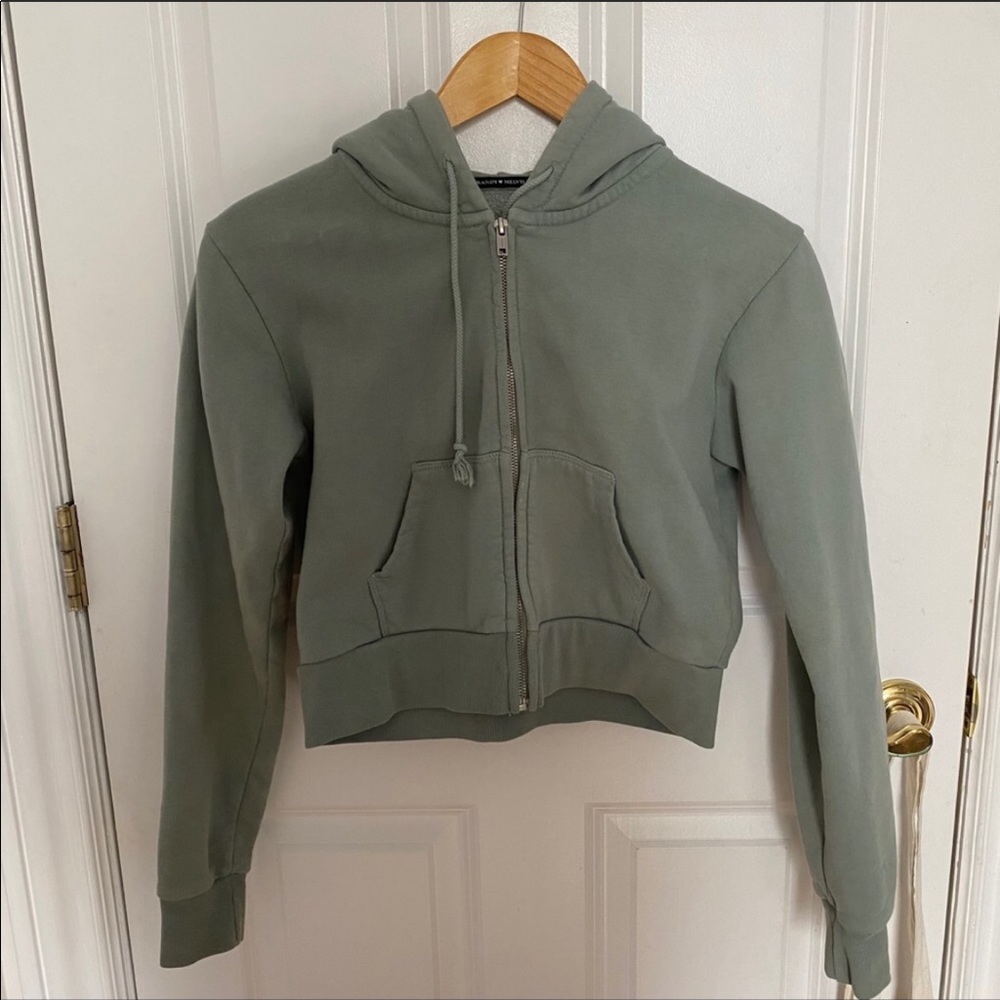 Brandy Melville Zip Up !